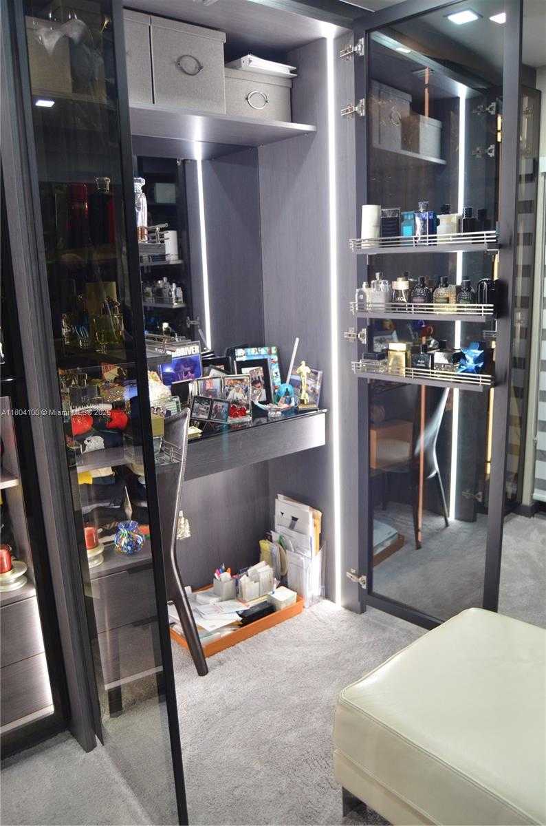 Small Image of 3629 ESTEPONA AVE, Doral Number 60