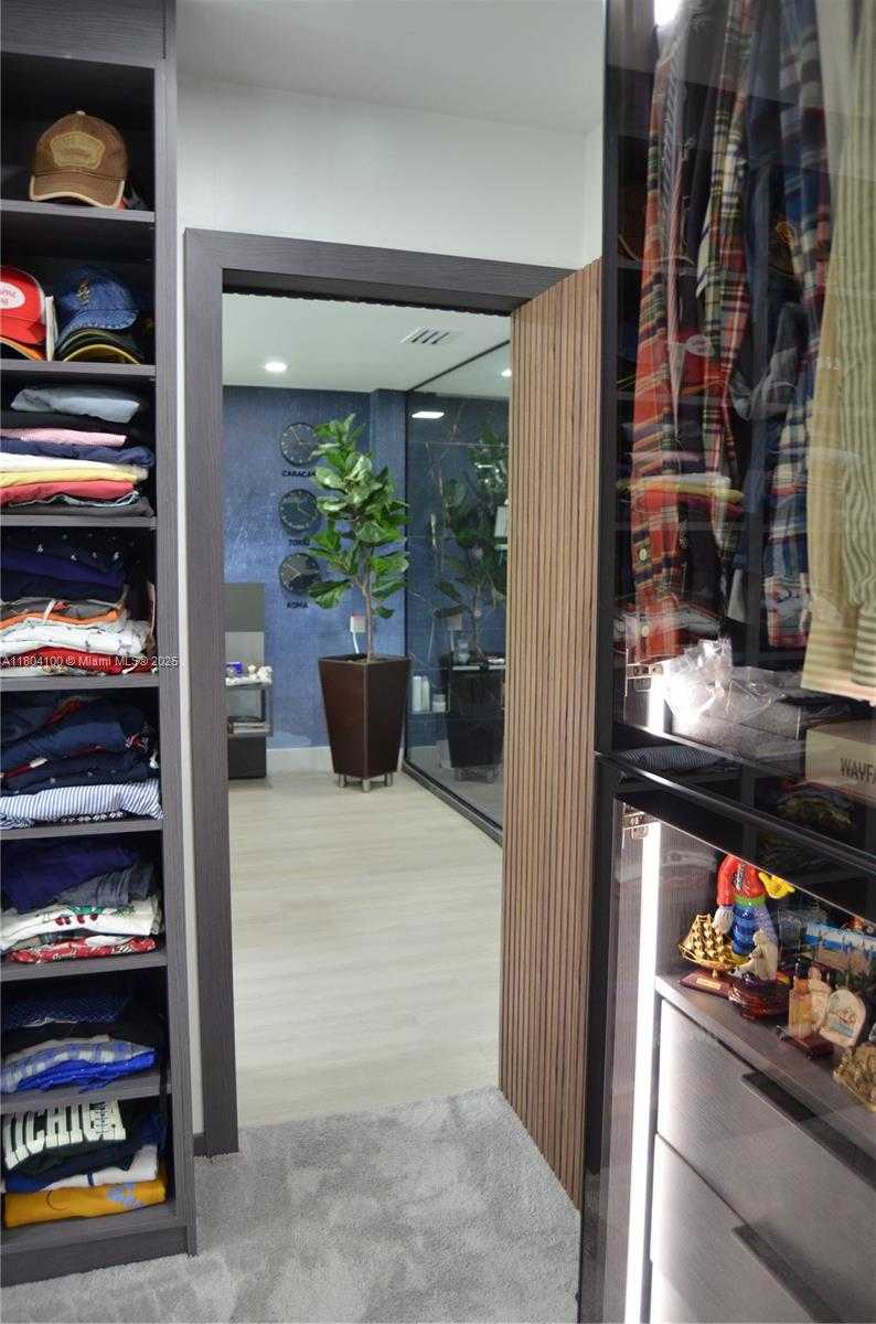 Small Image of 3629 ESTEPONA AVE, Doral Number 61