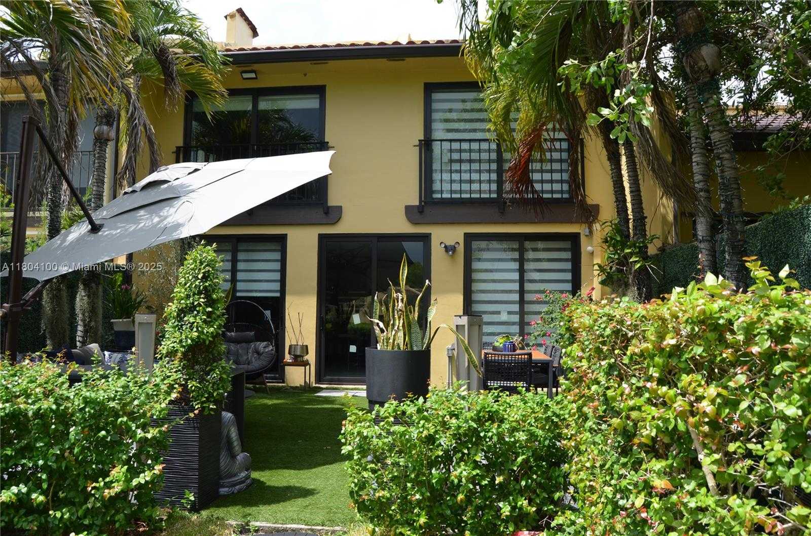 Small Image of 3629 ESTEPONA AVE, Doral Number 64