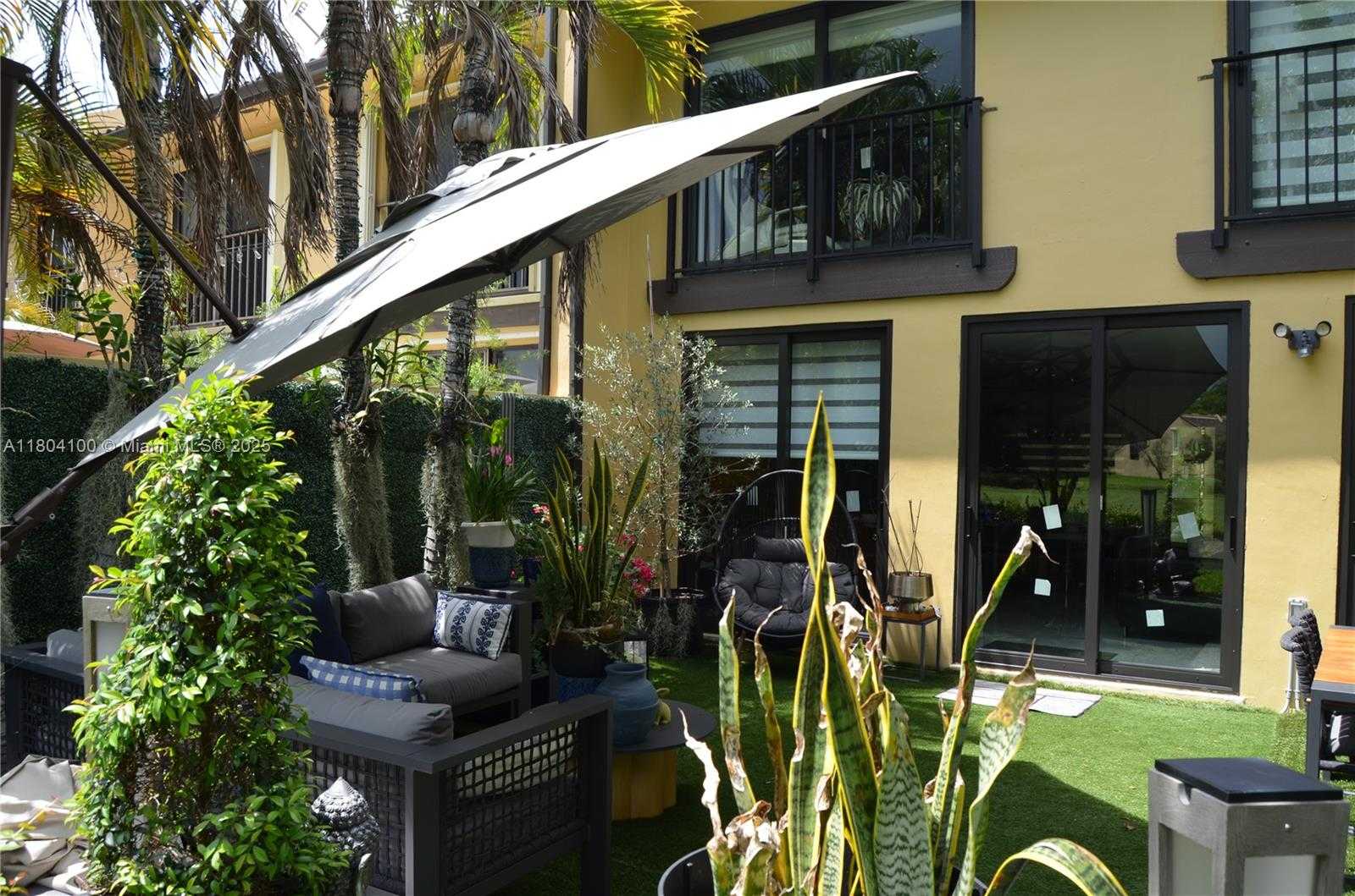 Small Image of 3629 ESTEPONA AVE, Doral Number 65