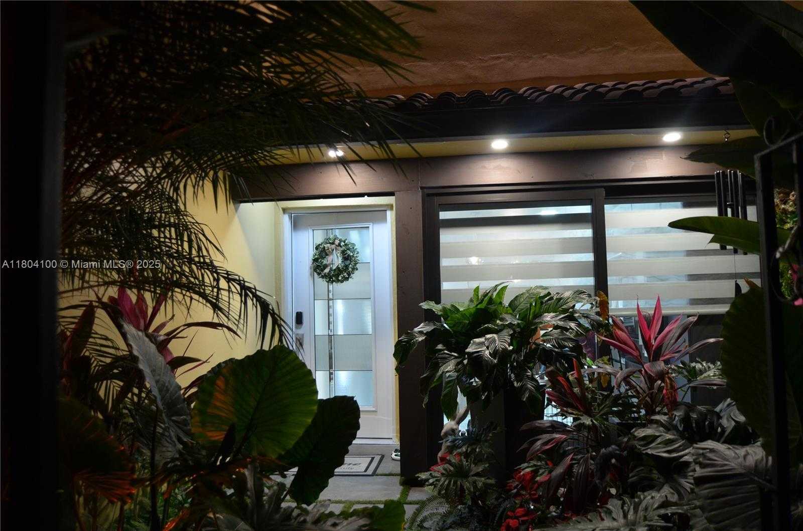 Small Image of 3629 ESTEPONA AVE, Doral Number 7