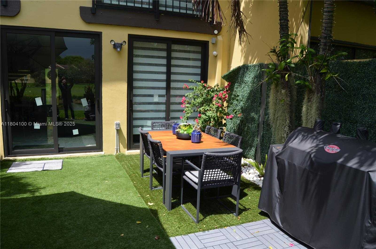 Small Image of 3629 ESTEPONA AVE, Doral Number 73