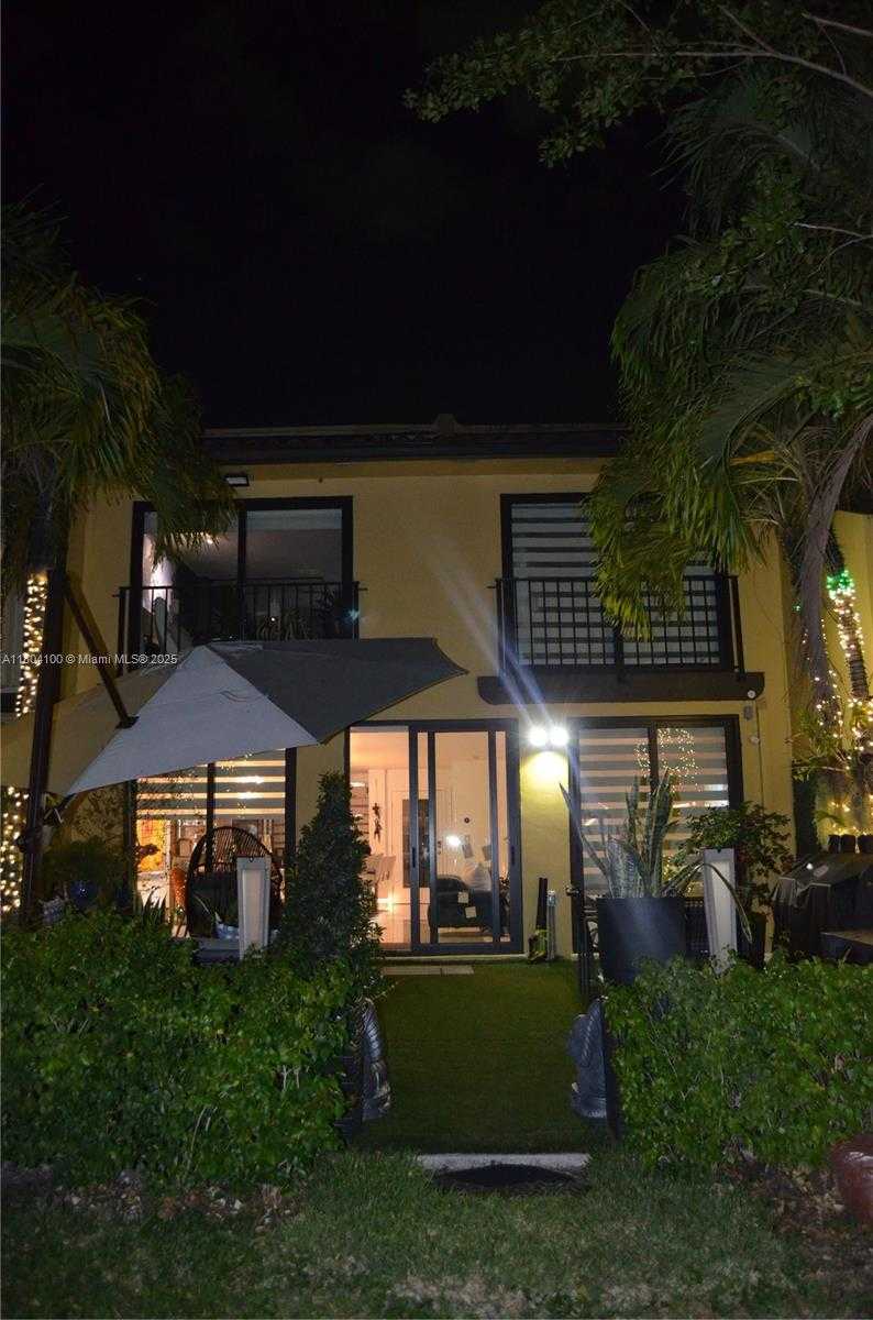 Small Image of 3629 ESTEPONA AVE, Doral Number 77