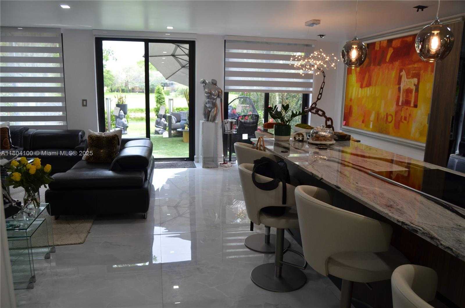 Small Image of 3629 ESTEPONA AVE, Doral Number 9