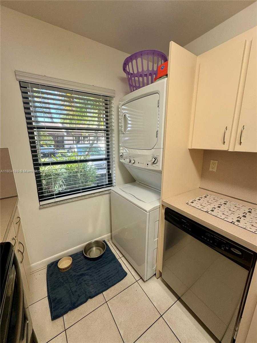 Small Image of 13810 SOUTH WEST 52 ST, Miami Number 6