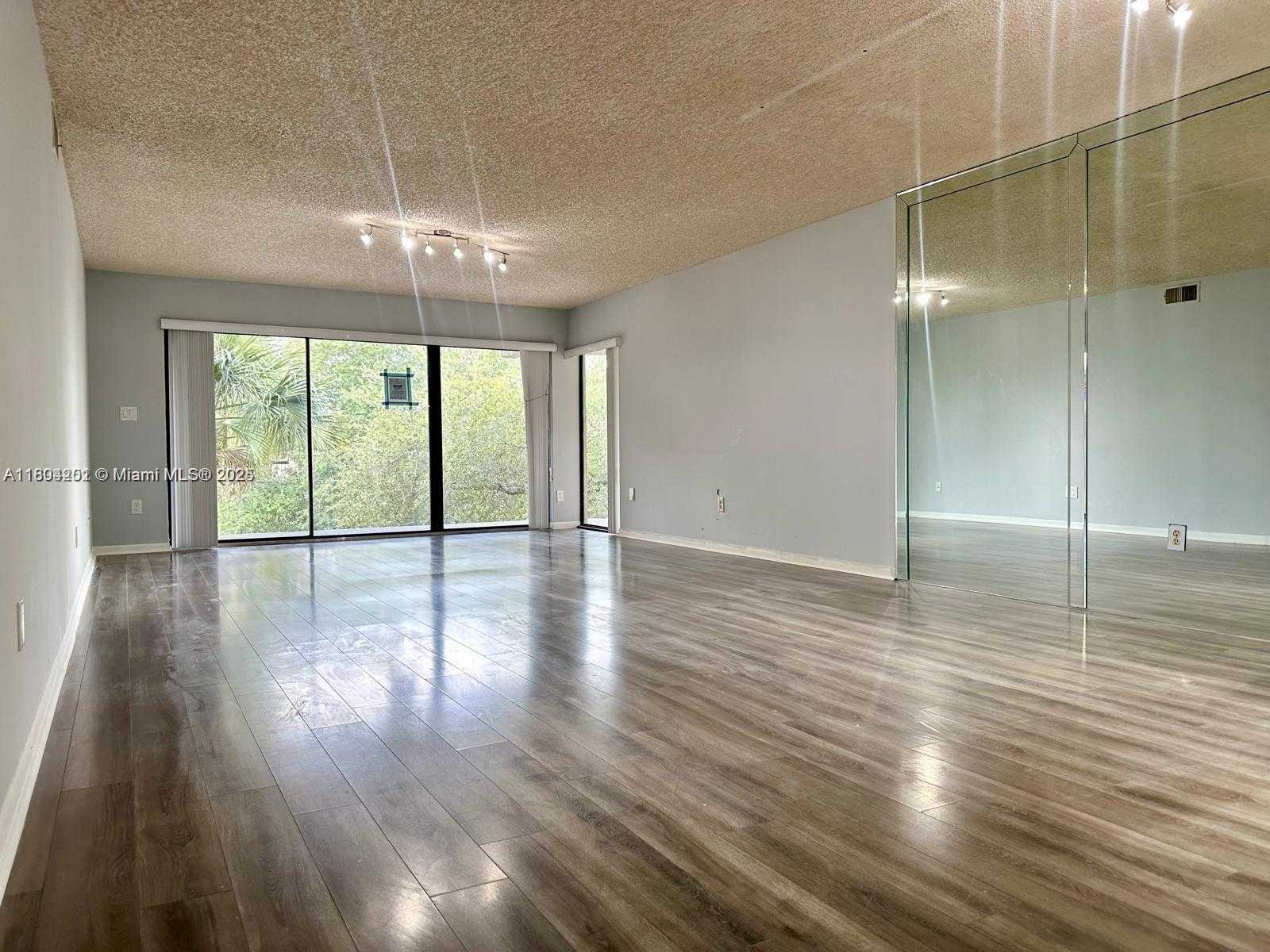 Small Image of 601 IVES DAIRY RD #401-8, Miami Number 24
