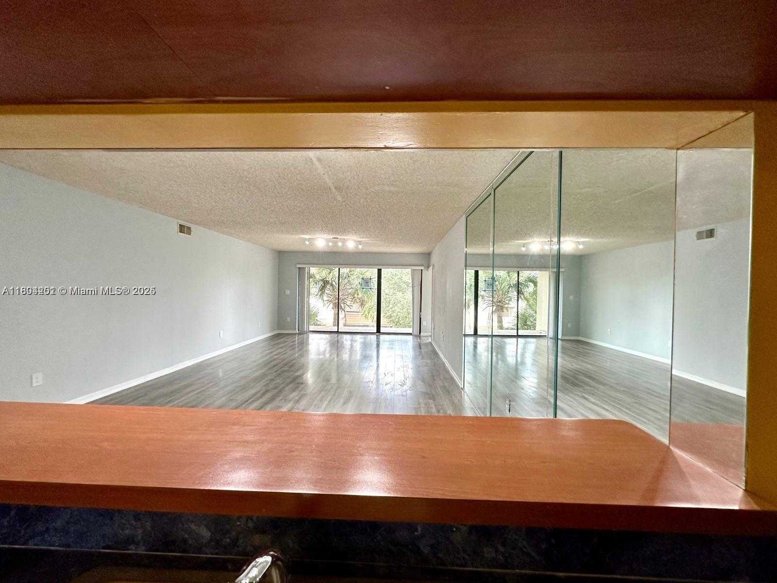 Small Image of 601 IVES DAIRY RD #401-8, Miami Number 26