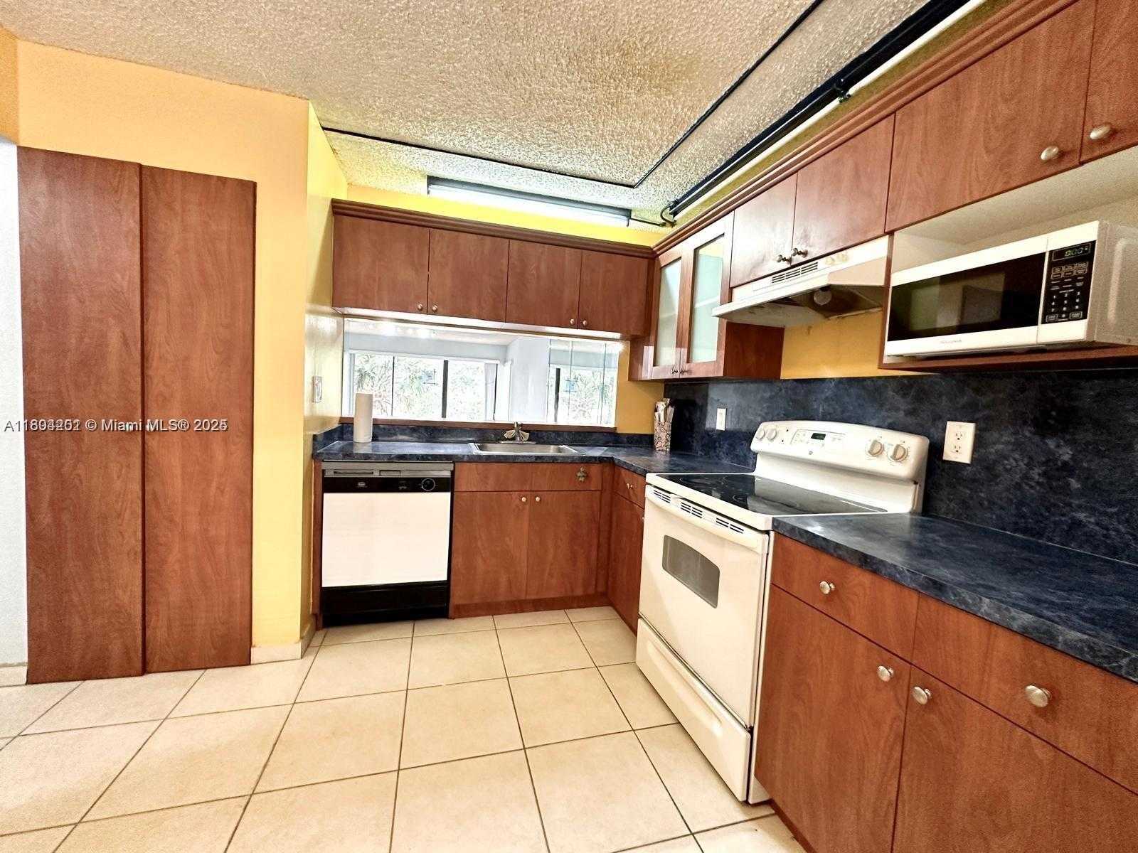 Small Image of 601 IVES DAIRY RD #401-8, Miami Number 27
