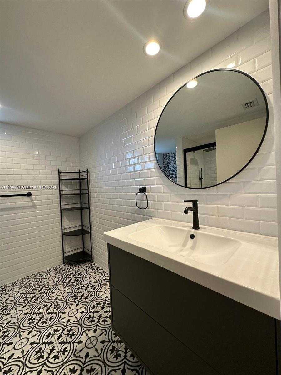 Small Image of 601 IVES DAIRY RD #401-8, Miami Number 36