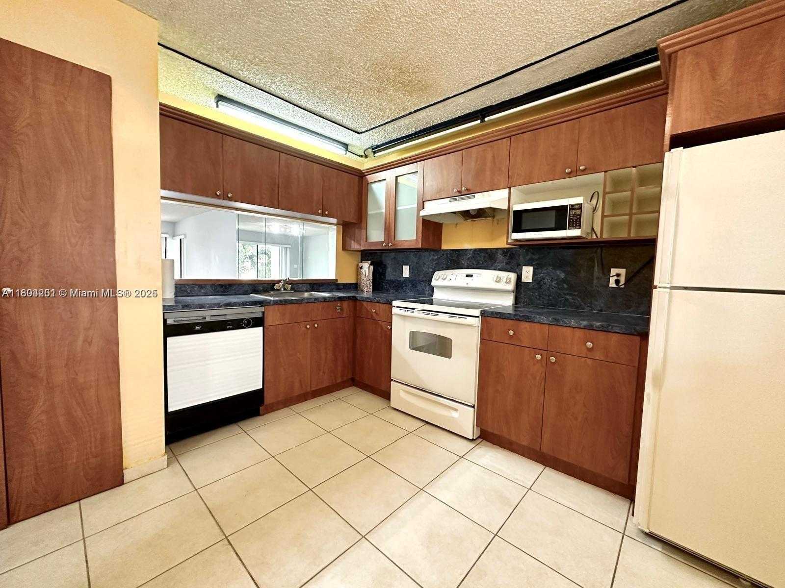 Small Image of 601 IVES DAIRY RD #401-8, Miami Number 47