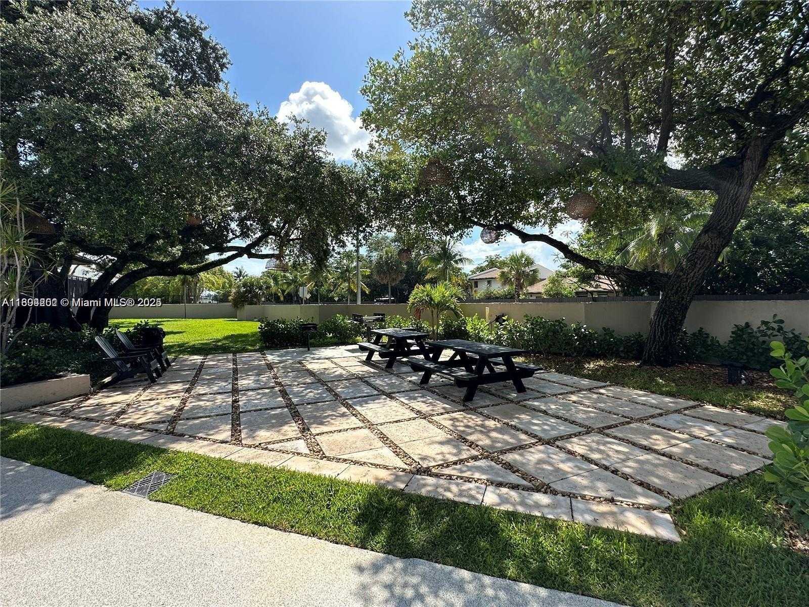 Small Image of 601 IVES DAIRY RD #401-8, Miami Number 5