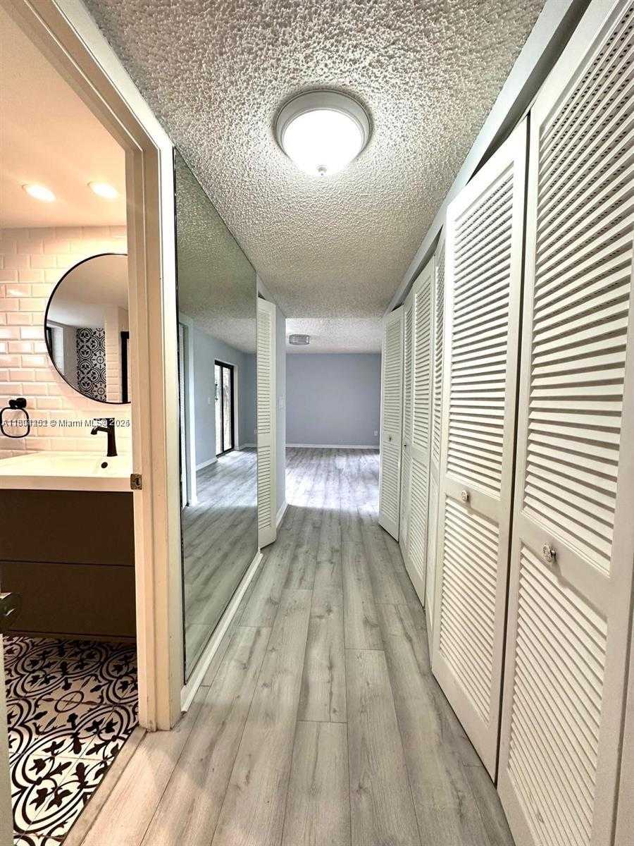 Small Image of 601 IVES DAIRY RD #401-8, Miami Number 50