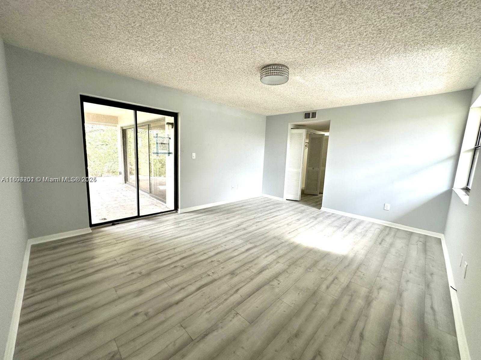 Small Image of 601 IVES DAIRY RD #401-8, Miami Number 53