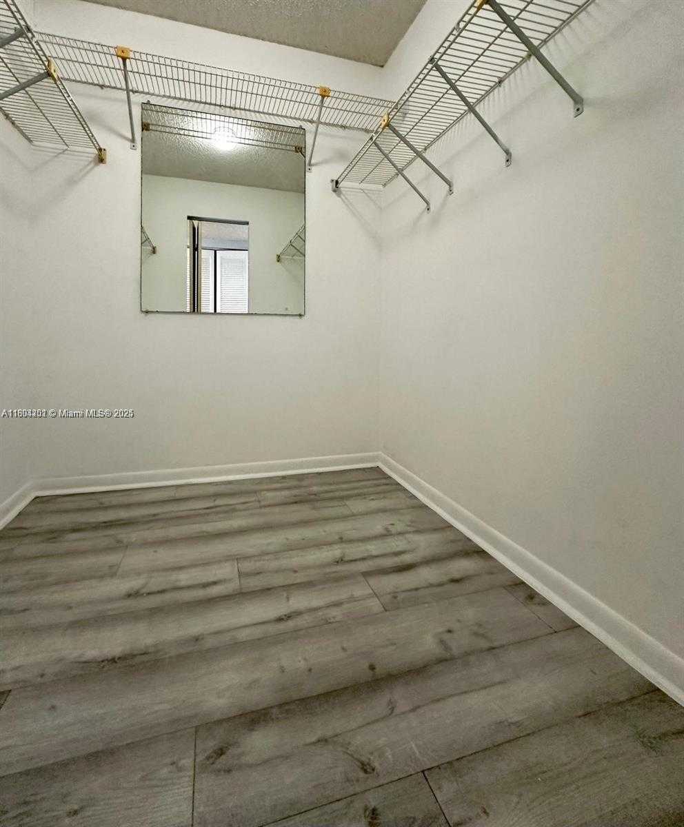 Small Image of 601 IVES DAIRY RD #401-8, Miami Number 54