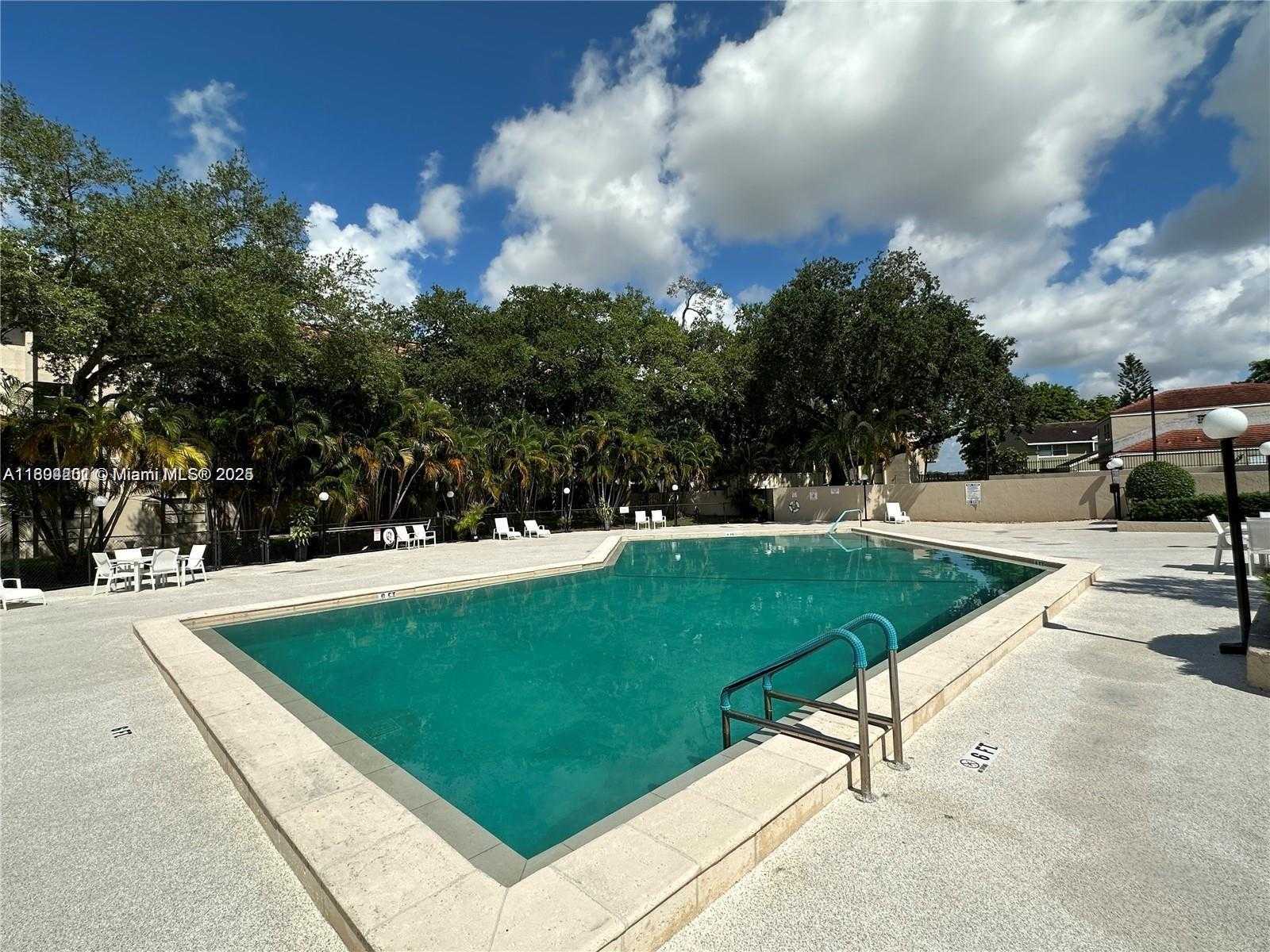 Small Image of 601 IVES DAIRY RD #401-8, Miami Number 6