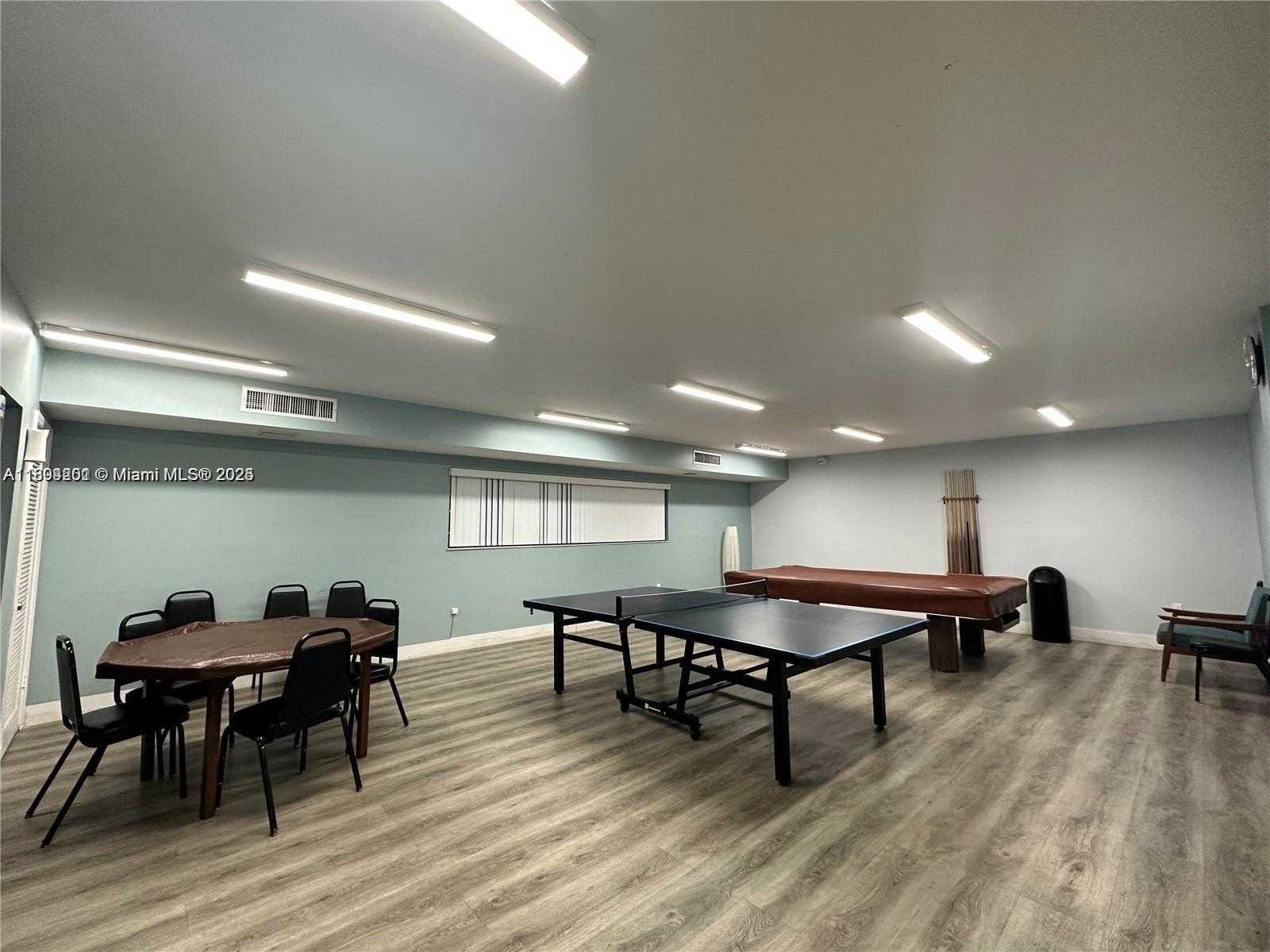 Small Image of 601 IVES DAIRY RD #401-8, Miami Number 7