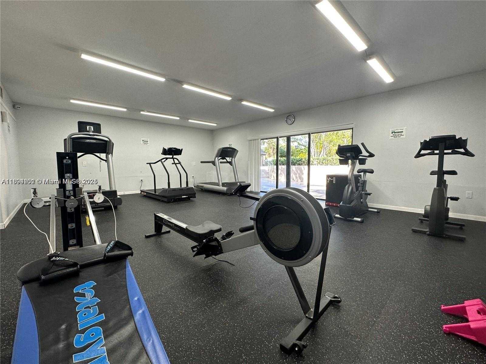 Small Image of 601 IVES DAIRY RD #401-8, Miami Number 8