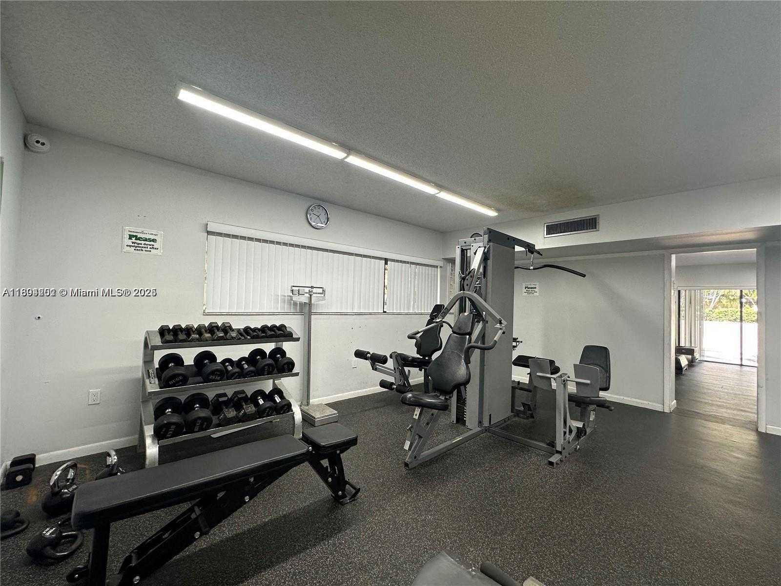 Small Image of 601 IVES DAIRY RD #401-8, Miami Number 9