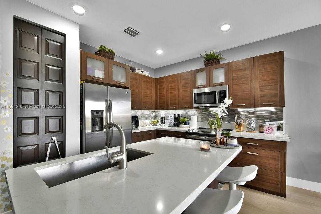 Small Image of 15678 NORTH WEST 91ST CT, Miami Lakes Number 11