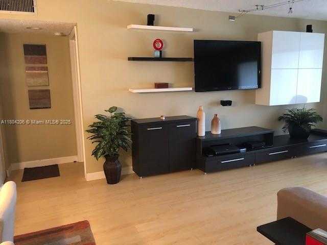 Small Image of 16141 BLATT BLVD #311, Weston Number 5