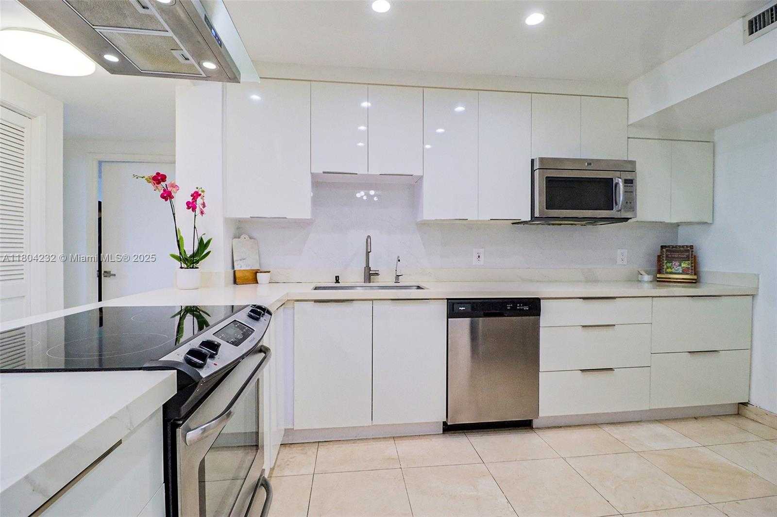 Small Image of 3800 HILLCREST DR #903, Hollywood Number 10