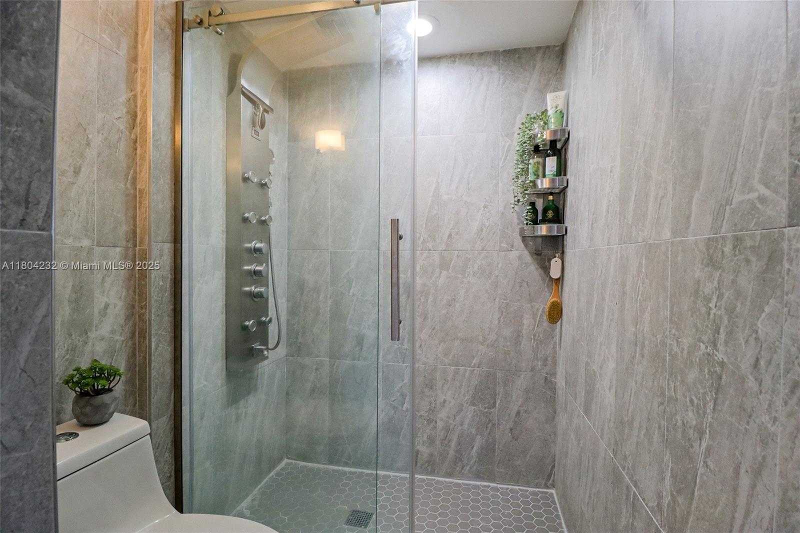 Small Image of 3800 HILLCREST DR #903, Hollywood Number 12