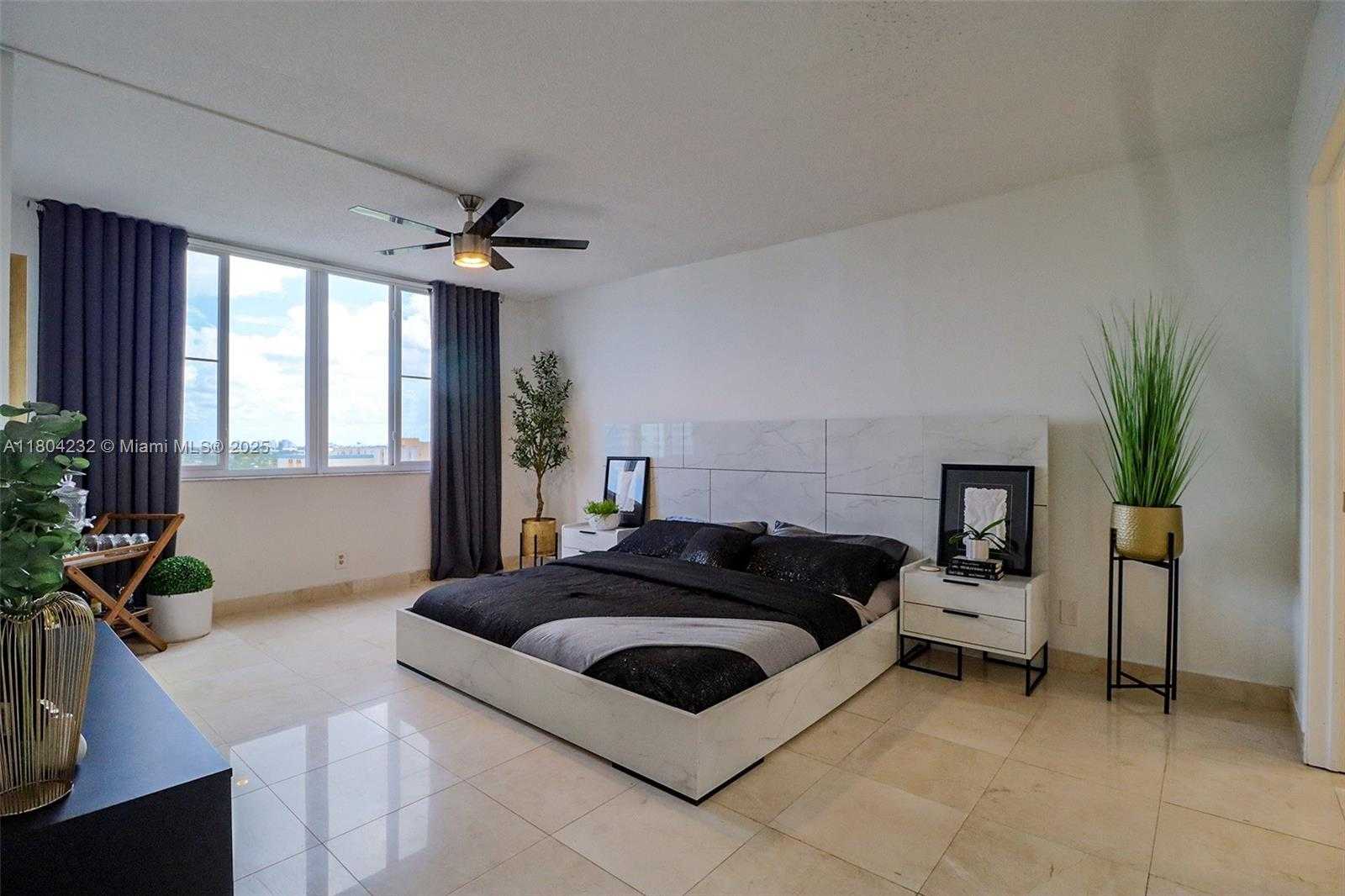 Small Image of 3800 HILLCREST DR #903, Hollywood Number 14