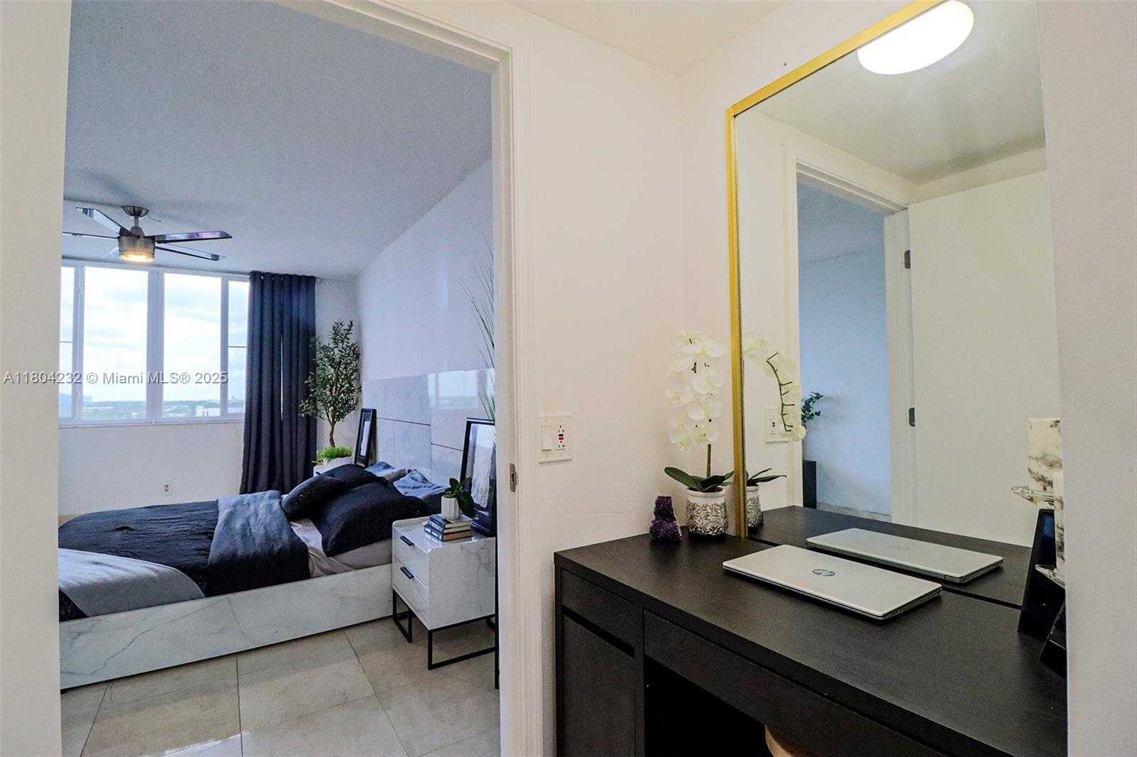 Small Image of 3800 HILLCREST DR #903, Hollywood Number 15