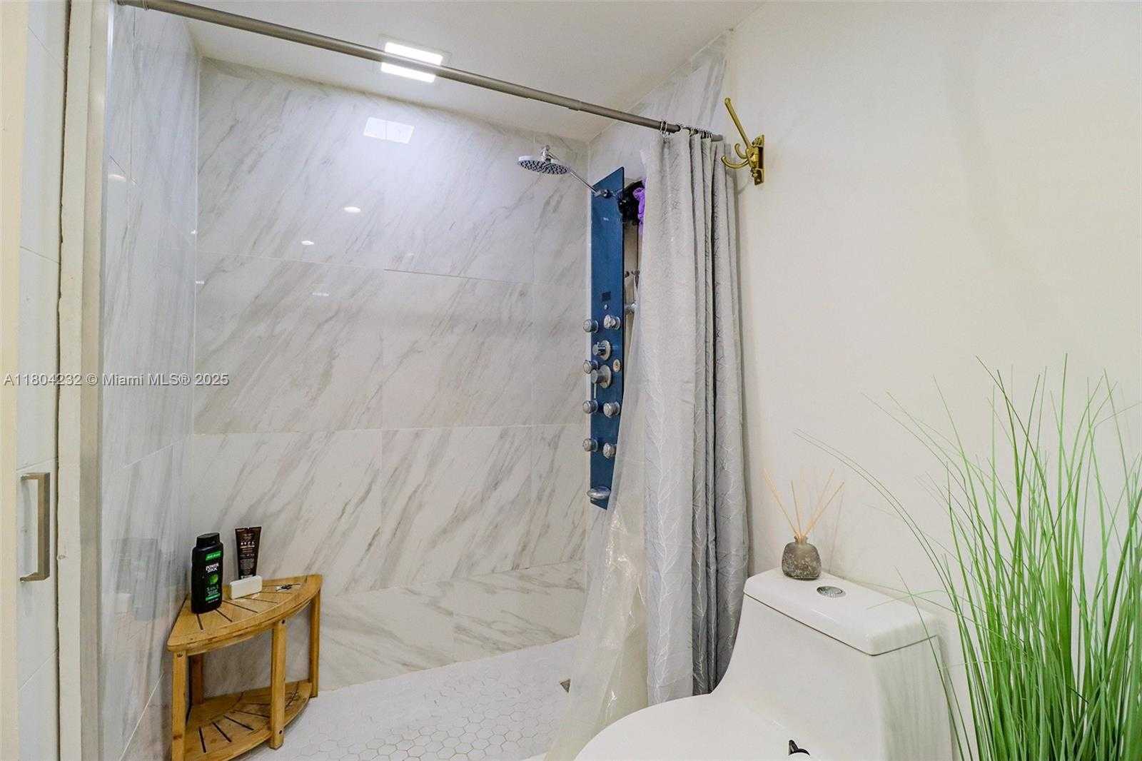 Small Image of 3800 HILLCREST DR #903, Hollywood Number 17