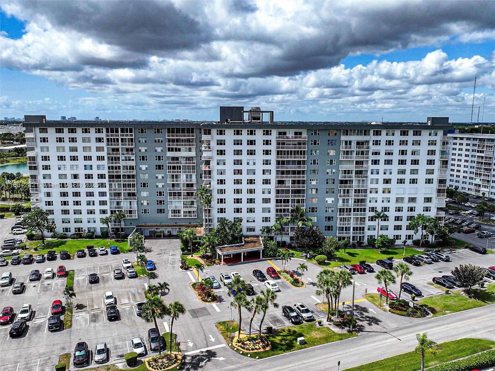 Small Image of 3800 HILLCREST DR #903, Hollywood Number 2
