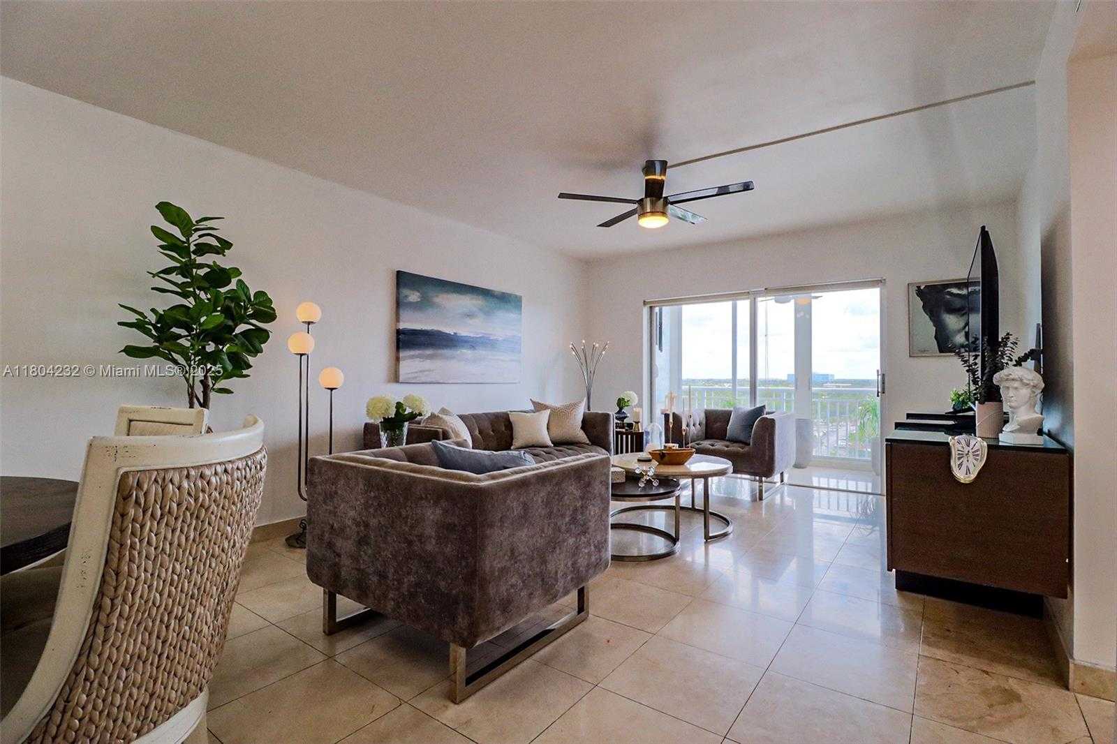 Small Image of 3800 HILLCREST DR #903, Hollywood Number 5