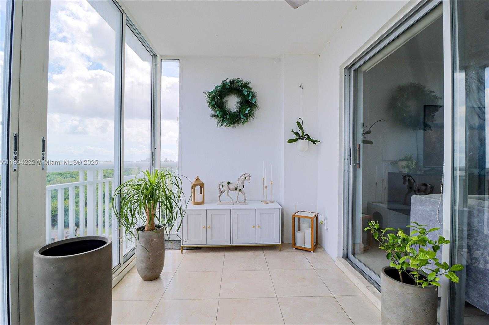 Small Image of 3800 HILLCREST DR #903, Hollywood Number 8