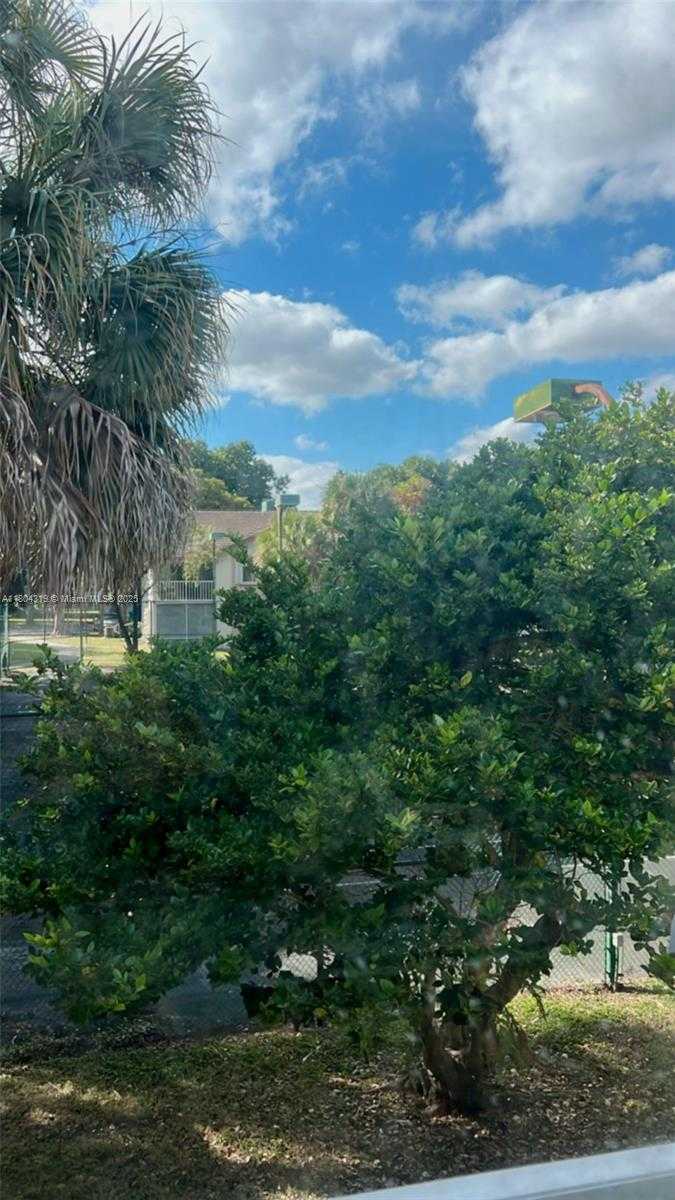 Small Image of 14014 SOUTH WEST 91ST TER #14014, Miami Number 26