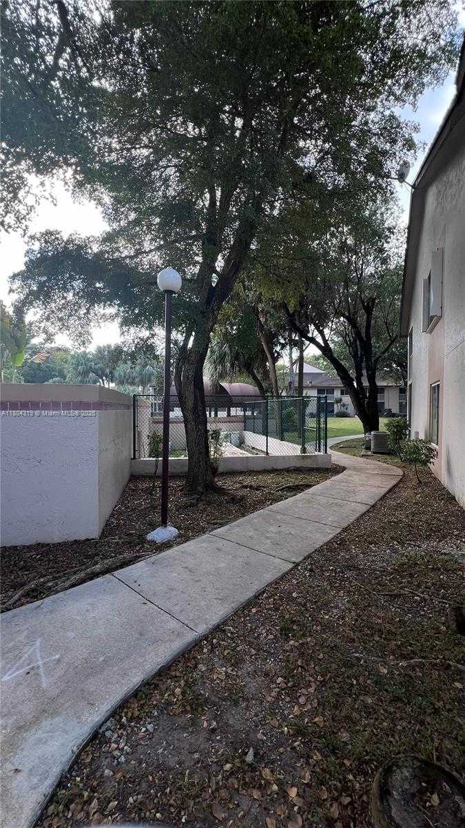 Small Image of 14014 SOUTH WEST 91ST TER #14014, Miami Number 46