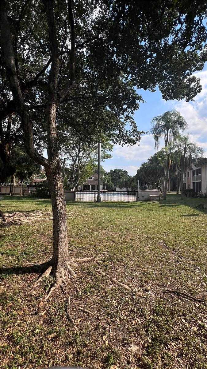 Small Image of 14014 SOUTH WEST 91ST TER #14014, Miami Number 51