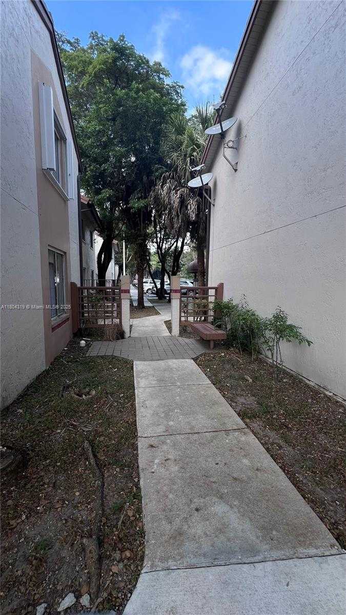 Small Image of 14014 SOUTH WEST 91ST TER #14014, Miami Number 58