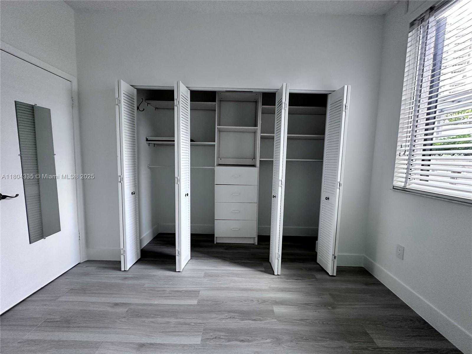 Small Image of 540 BRICKELL KEY DR #302, Miami Number 11