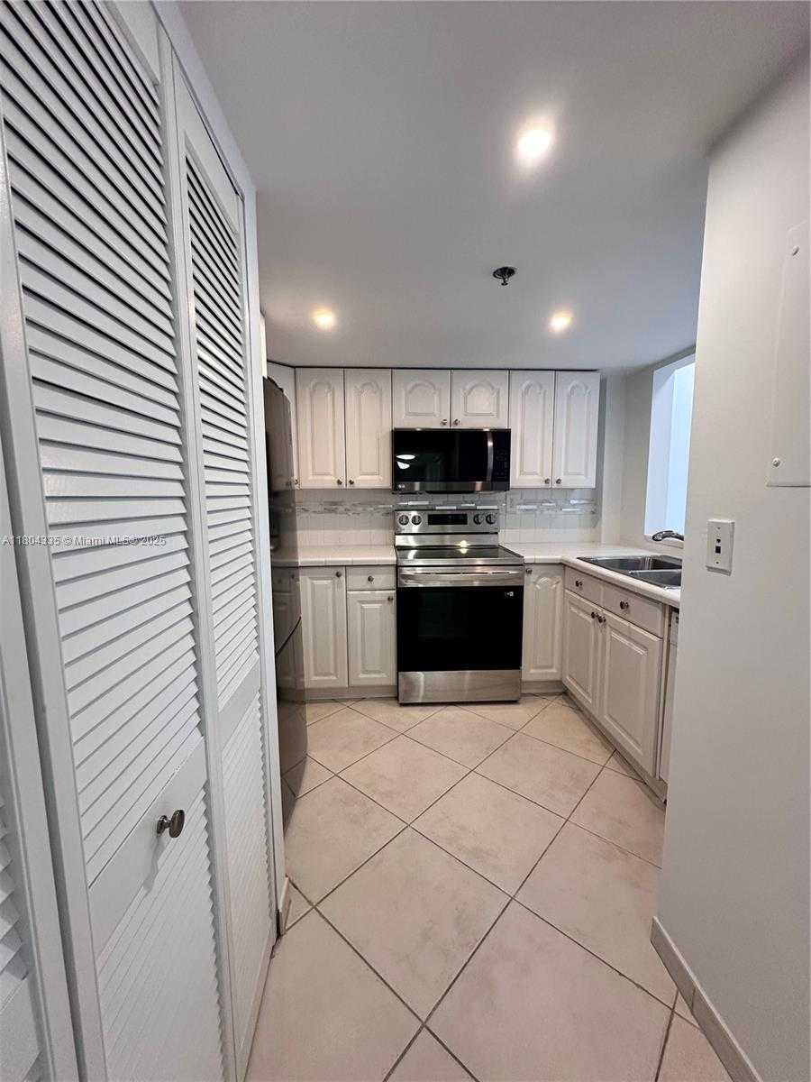 Small Image of 540 BRICKELL KEY DR #302, Miami Number 13