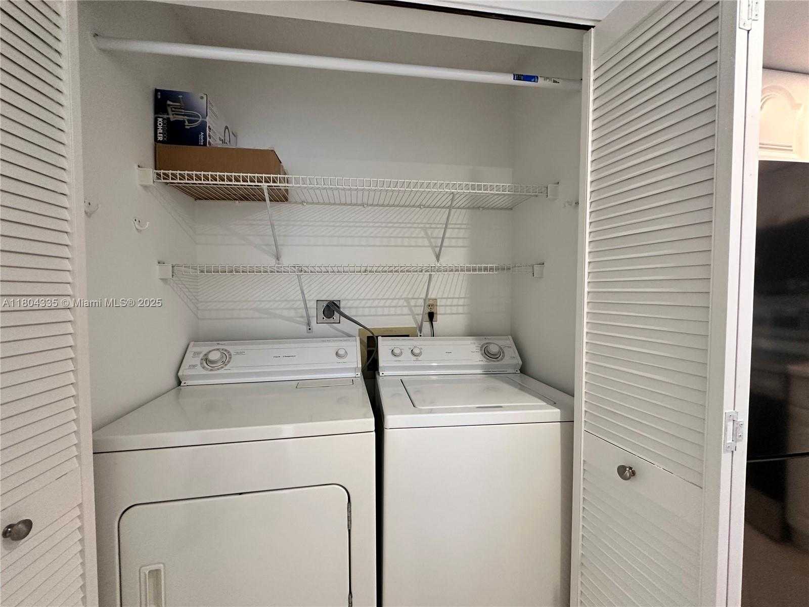 Small Image of 540 BRICKELL KEY DR #302, Miami Number 14