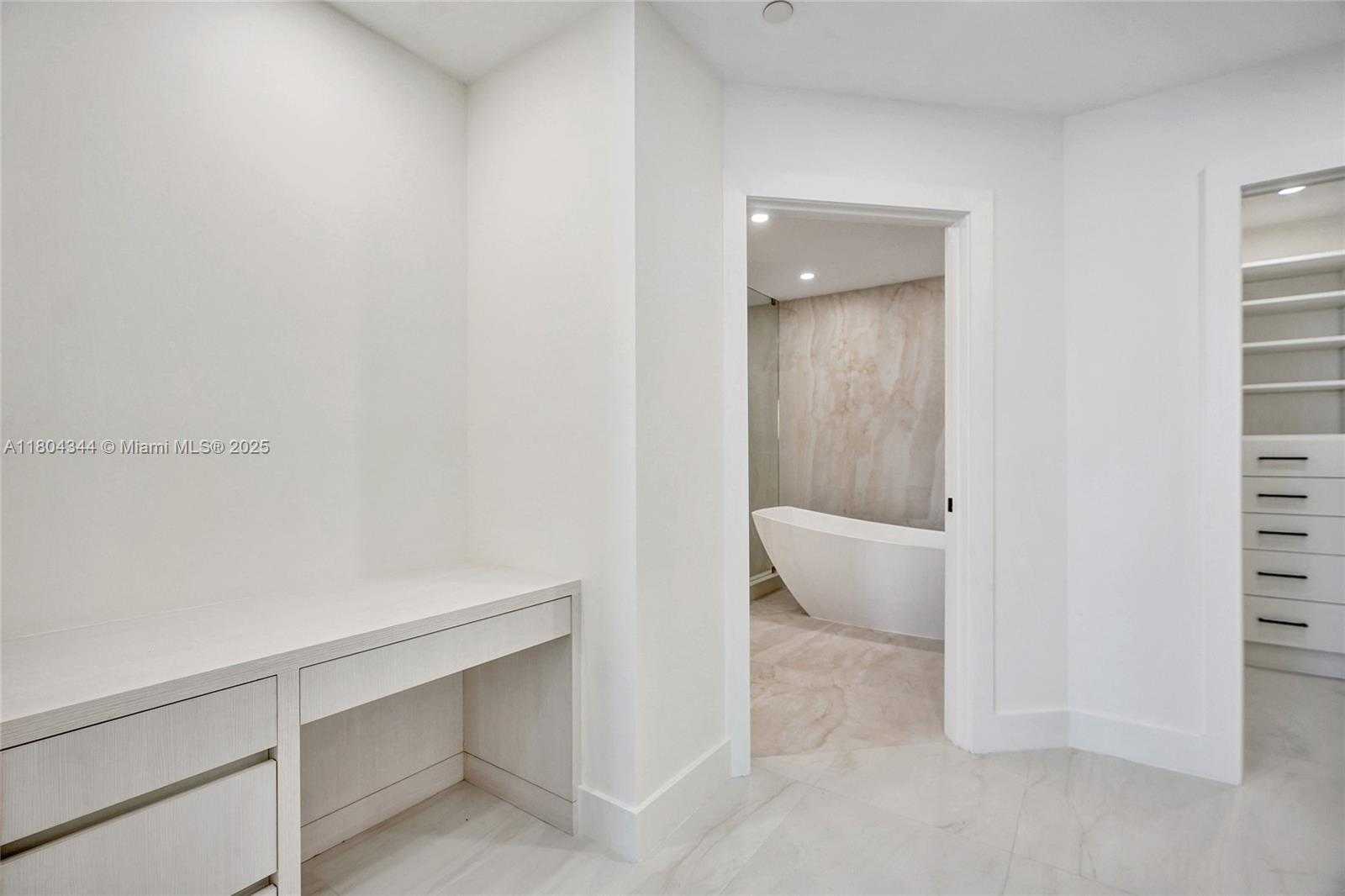Small Image of 3000 ISLAND BLVD #TH-5, Aventura Number 16