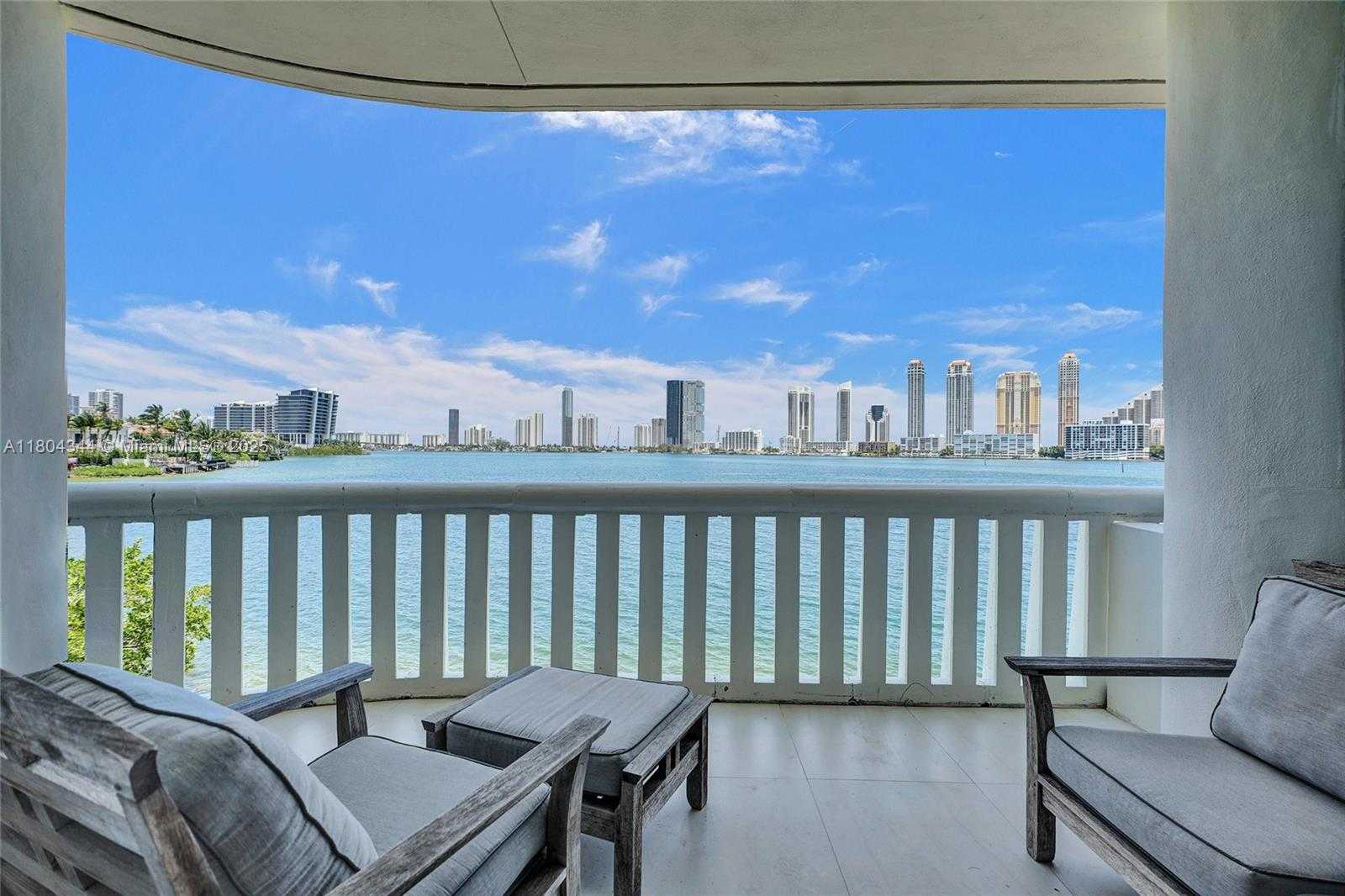 Small Image of 3000 ISLAND BLVD #TH-5, Aventura Number 21
