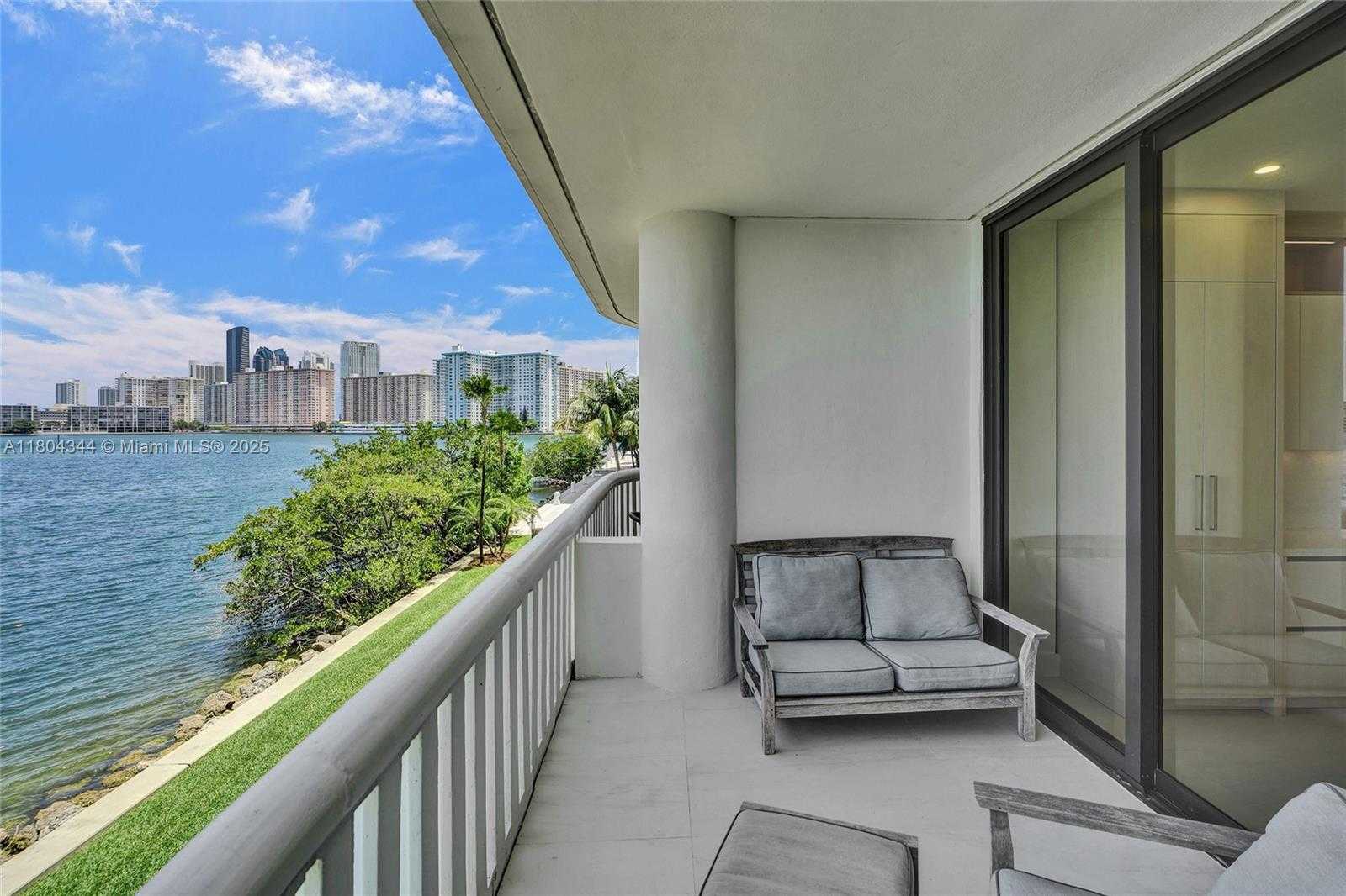 Small Image of 3000 ISLAND BLVD #TH-5, Aventura Number 23