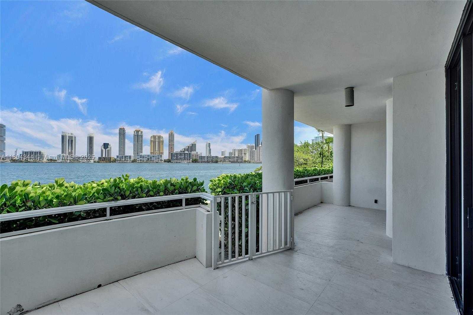 Small Image of 3000 ISLAND BLVD #TH-5, Aventura Number 24