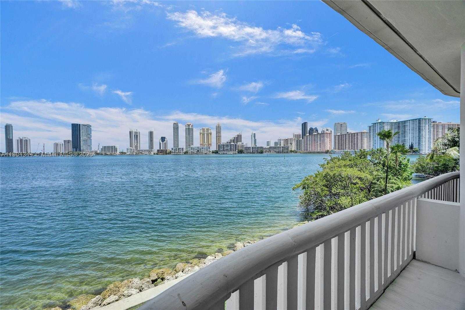 Small Image of 3000 ISLAND BLVD #TH-5, Aventura Number 27
