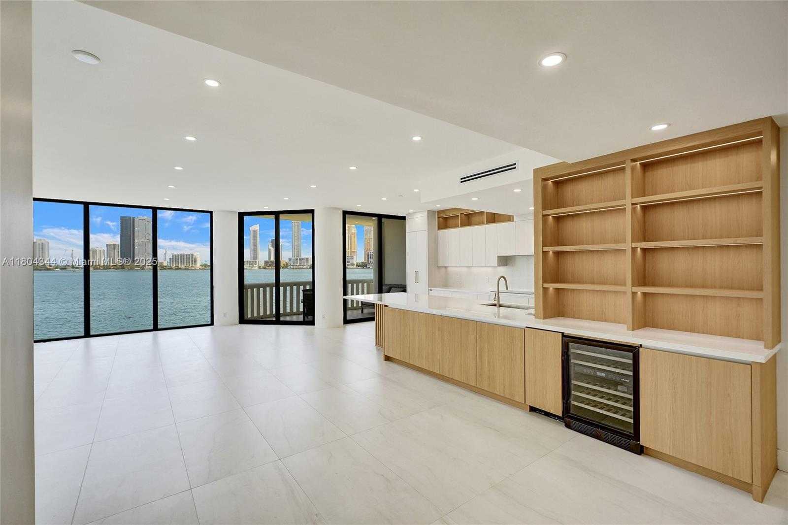 Small Image of 3000 ISLAND BLVD #TH-5, Aventura Number 3