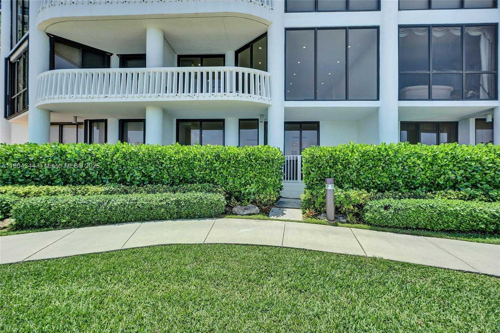 Small Image of 3000 ISLAND BLVD #TH-5, Aventura Number 30