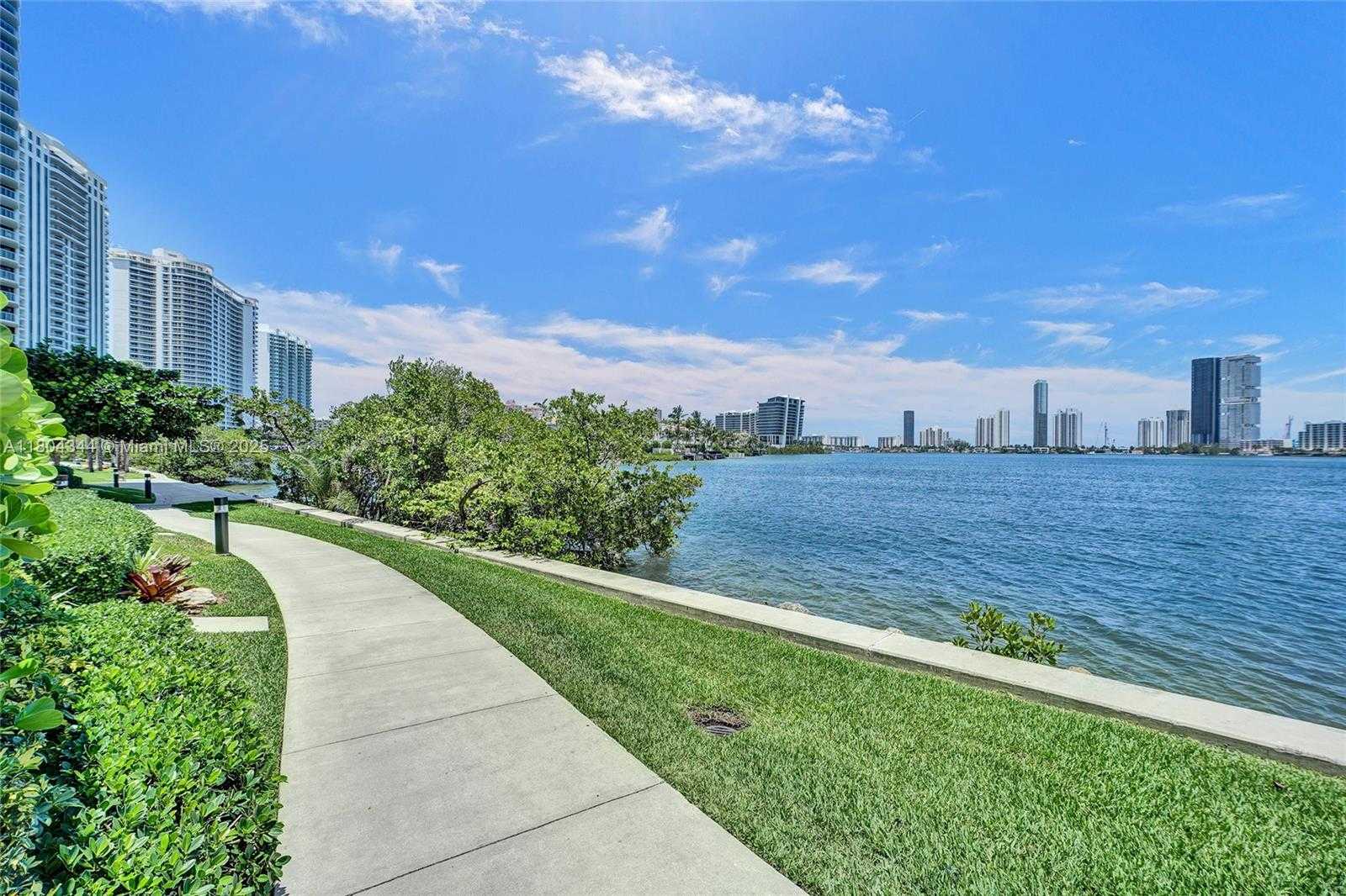 Small Image of 3000 ISLAND BLVD #TH-5, Aventura Number 31