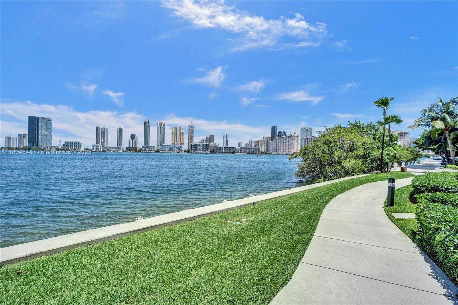 Small Image of 3000 ISLAND BLVD #TH-5, Aventura Number 32