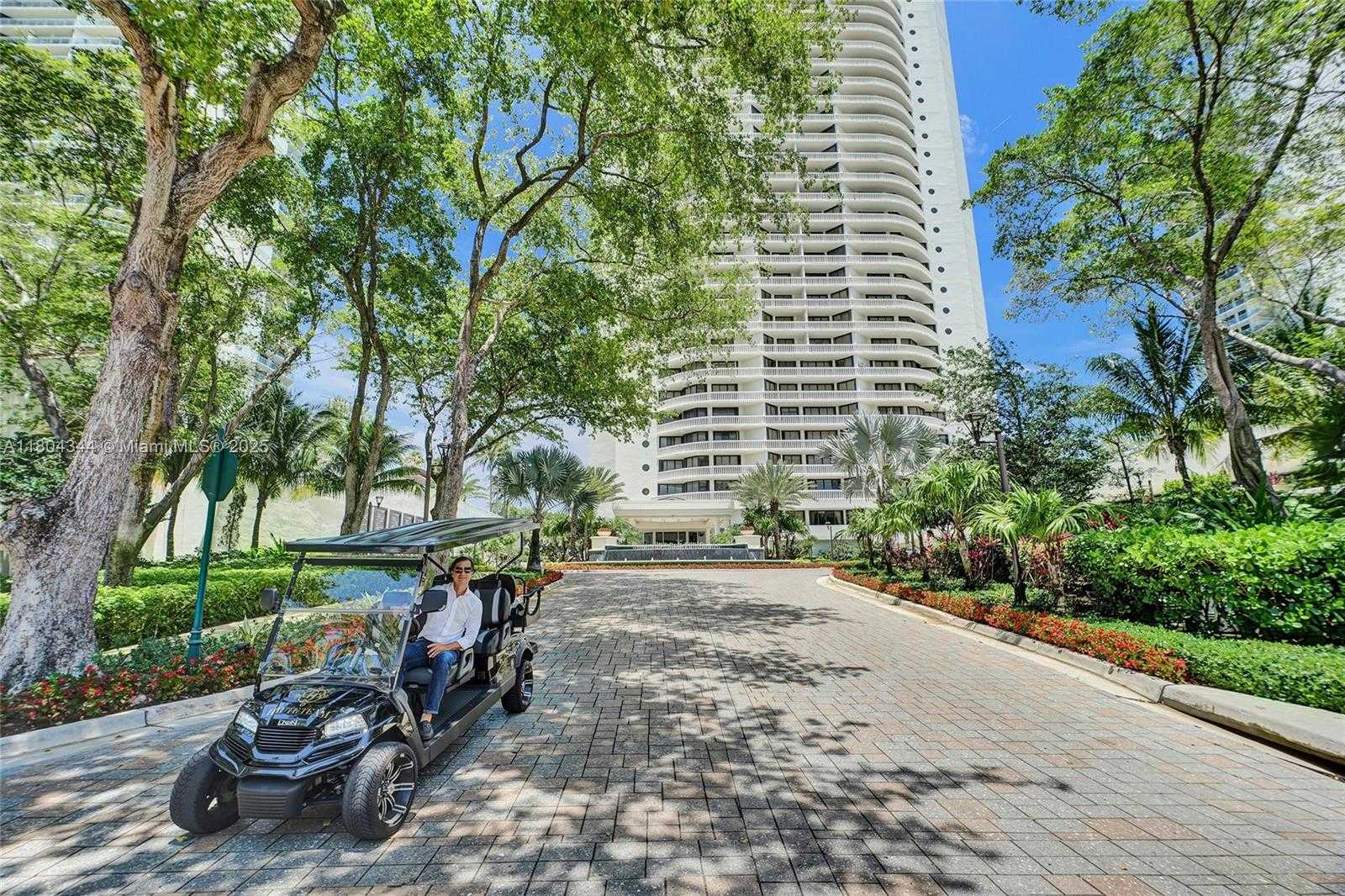 Small Image of 3000 ISLAND BLVD #TH-5, Aventura Number 35