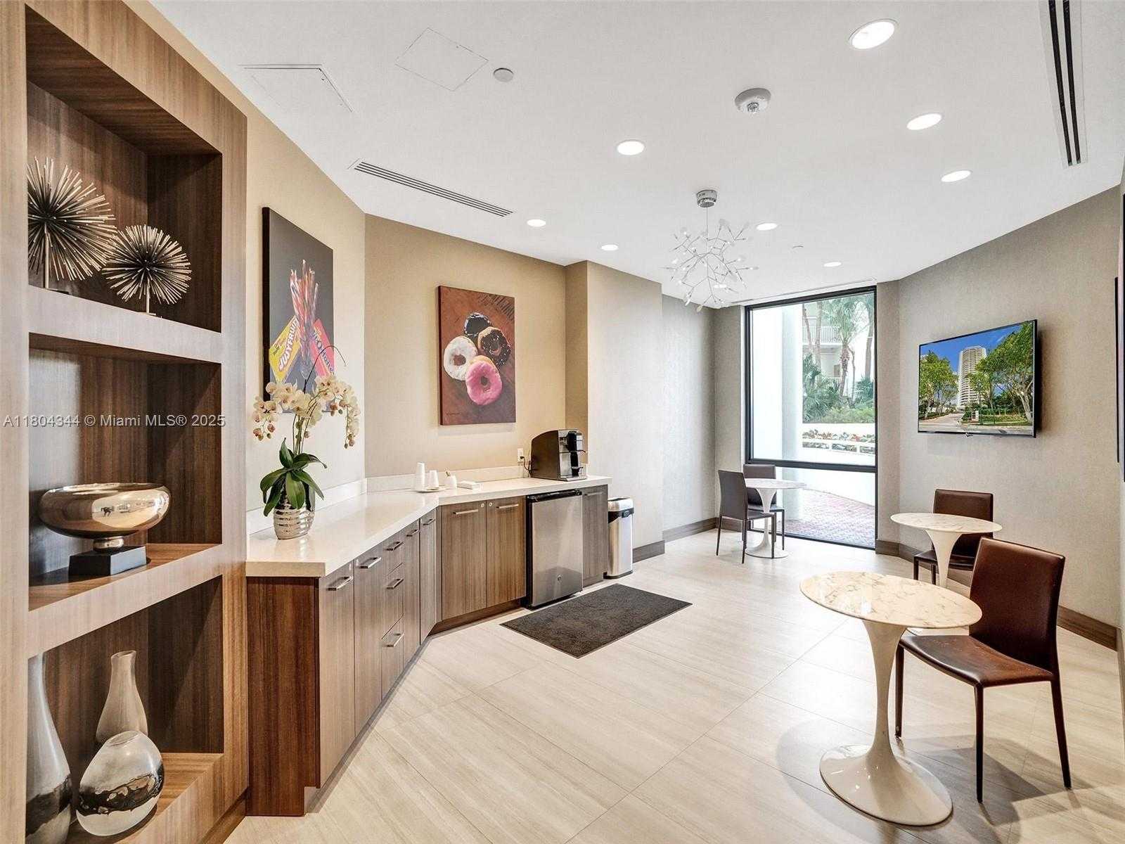 Small Image of 3000 ISLAND BLVD #TH-5, Aventura Number 40